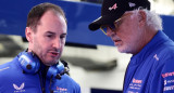 Oliver Oakes y Flavio Briatore en Alpine. Foto: REUTERS / Jakub Porzycki.