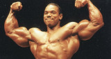 El fisicoculturista Flex Wheeler, en los '90, cuando supo brillar. Foto: X/@Soli729