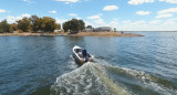 La pesca deportiva es el mayor atractivo de laguna Chasicó. Foto: Villarino Turismo.