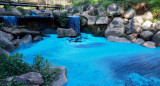 Derrame de químico azul en Brasil. Fuente: EFE