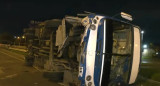 Choque entre un camión y un colectivo en Acceso Oeste. Foto: X.