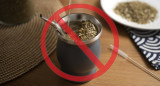 Los conductores deben tener el control total del vehículo y no tomar mate. Foto: Freepik.