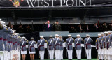 Donald Trump junto a militares de Estados Unidos. Foto: Reuters/Eduardo Muñoz