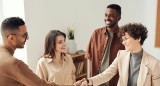 Negocios, trato, negociaciones, discusiones, trabajo. Foto: Pexels.
