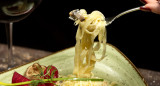Fideos cacio e pepe. Foto FREEPIK