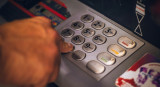 Cajeros automáticos. Foto: Unsplash.