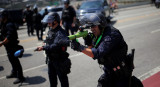 La violencia se apoderó de las calles de Los Ángeles, California. Foto: Reuters (Daniel Cole)