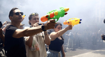 La pistola de agua se convirtió en símbolo del movimiento antiturismo en Barcelona. Foto: Reuters/Bruna Casas