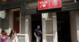 Allanamiento en las oficinas del PSOE en España. Foto: REUTERS/Albert Gea