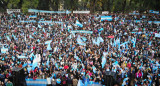 Banderazo en apoyo a Cristina Kirchner en Parque Lezama.