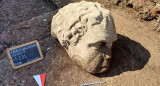 La cabeza de mármol descubierta en Vía Alessandrina, Roma. Foto: X @gualtierieurope